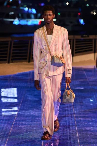 Look 39